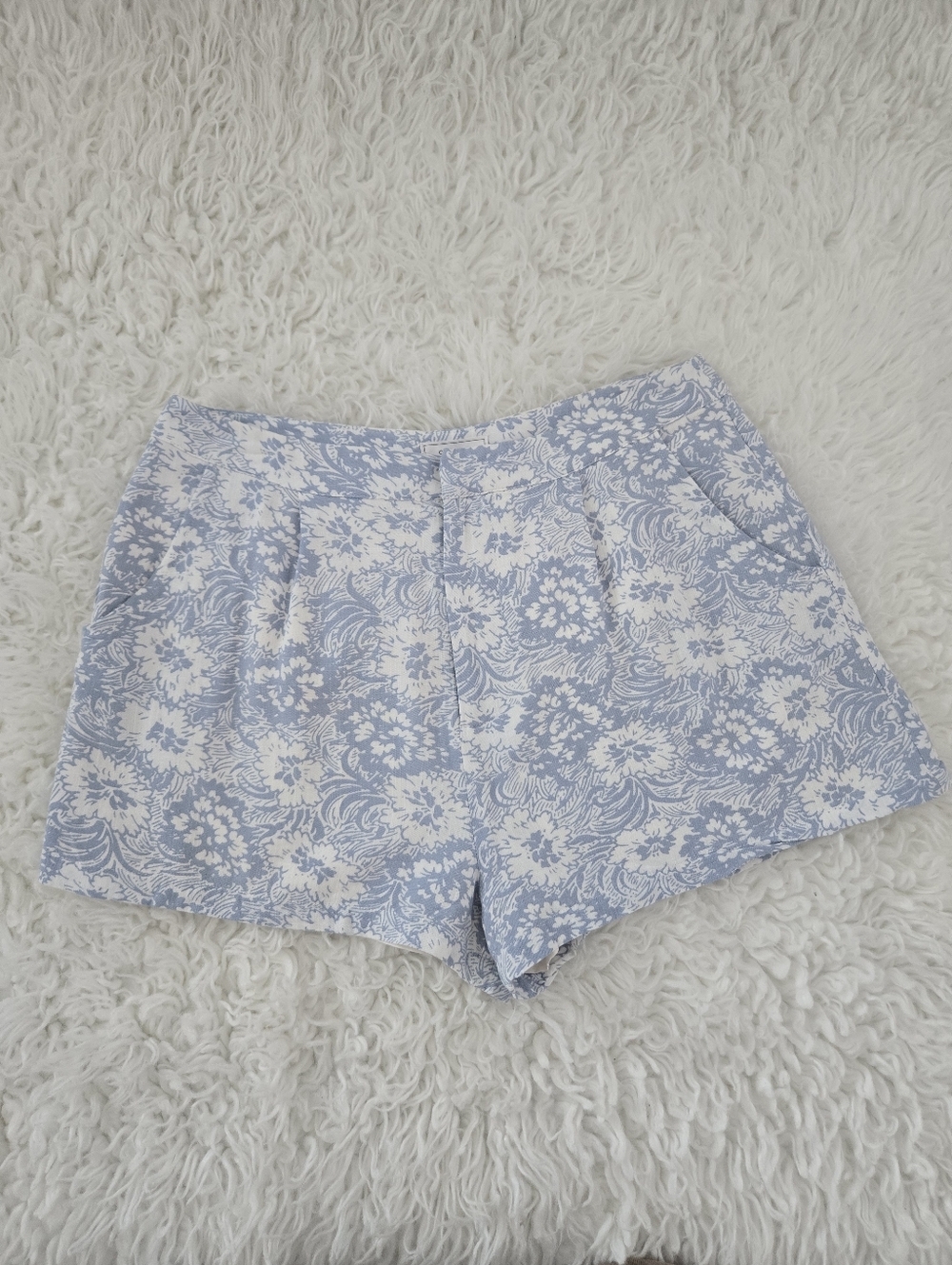 Sage the Label Summer Shorts blue and white floral/jacquard pattern. Size Large.